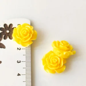Flor em resina com furo -amarelo- 18 mm