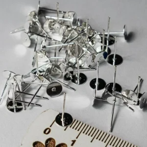 Base para brincos 5 mm em metal-prateado
