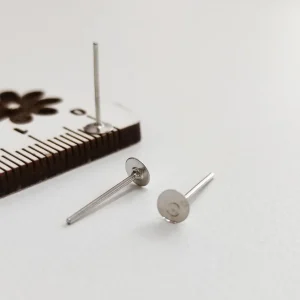 Base para brincos 4 mm em metal-prateado